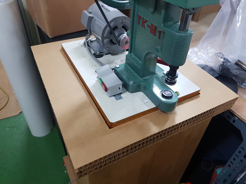 허니콤보드 하도매기계 거치대 제작 : KakaoTalk_20191115_092830081.jpg