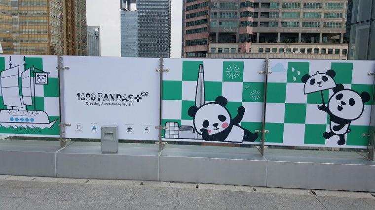 국내 최고 쇼핑몰 ·롯데 월드몰 : 기둥랩핑장면 · LG 방염 · 솔벤출력 ·( 출력 ·시공 )