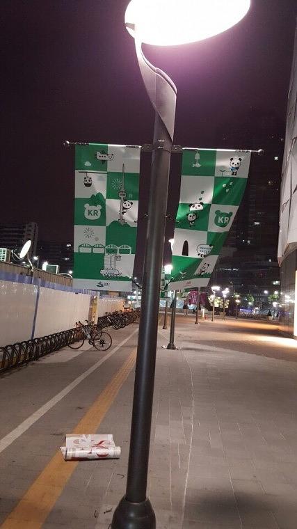 롯데 월드몰 : 가로등배너 · 후렉스솔벤출력