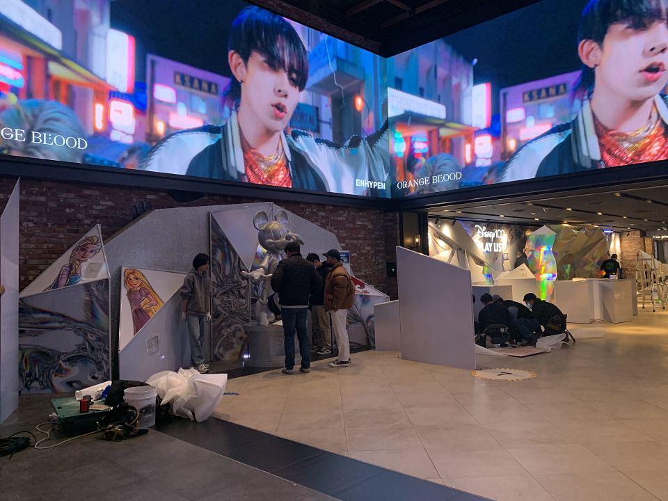 11/29 용산 CGV 미키 마우스 철제 구조물 제작 및 시공