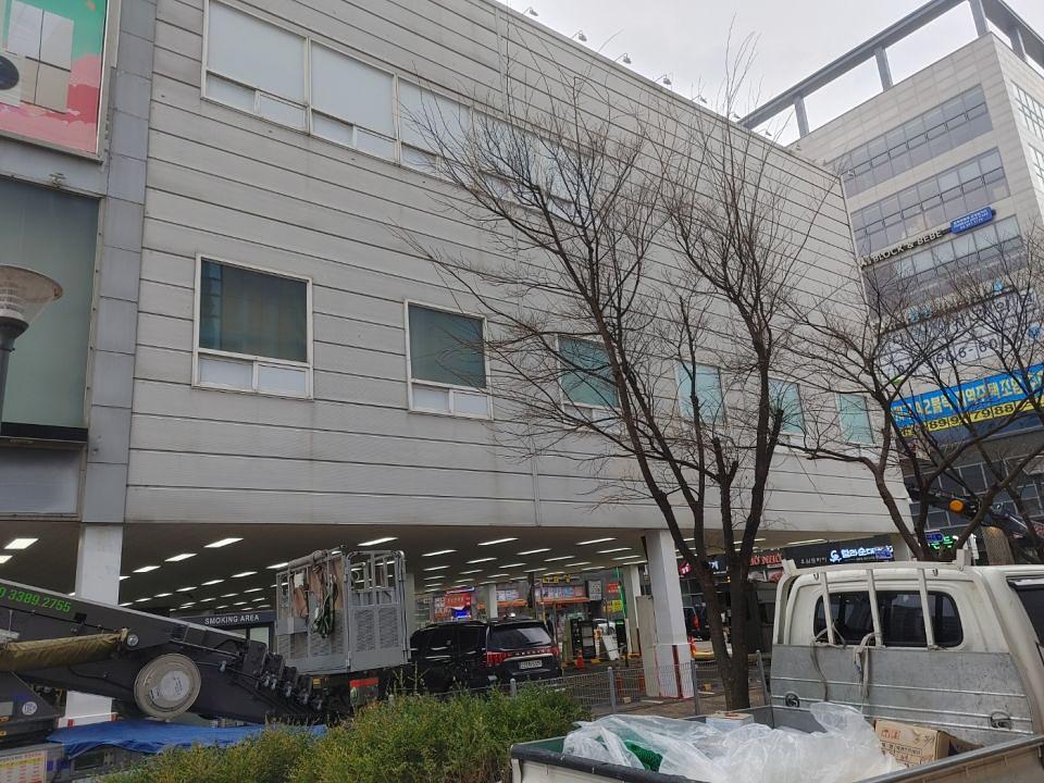 2/24 삼성프라자 백색시트 부착시공