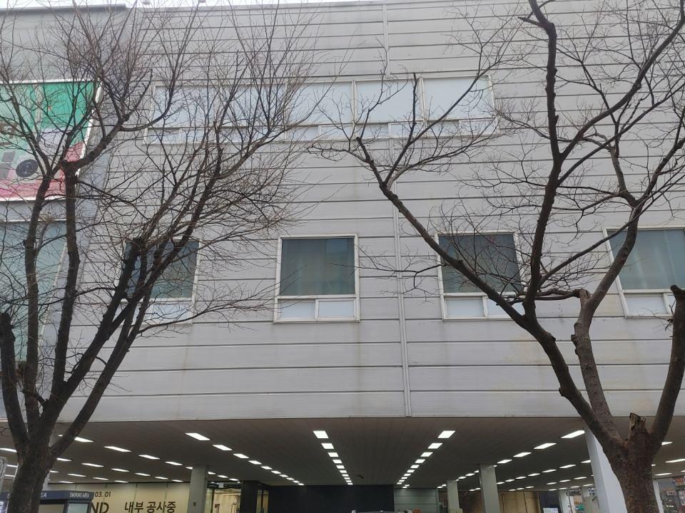 2/24 삼성프라자 백색시트 부착시공