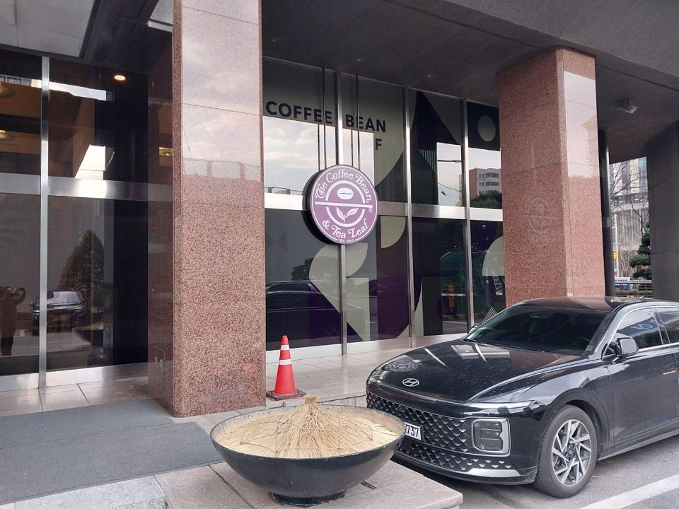 2/26 커피빈 여의도교보증권점 제작 및 시공