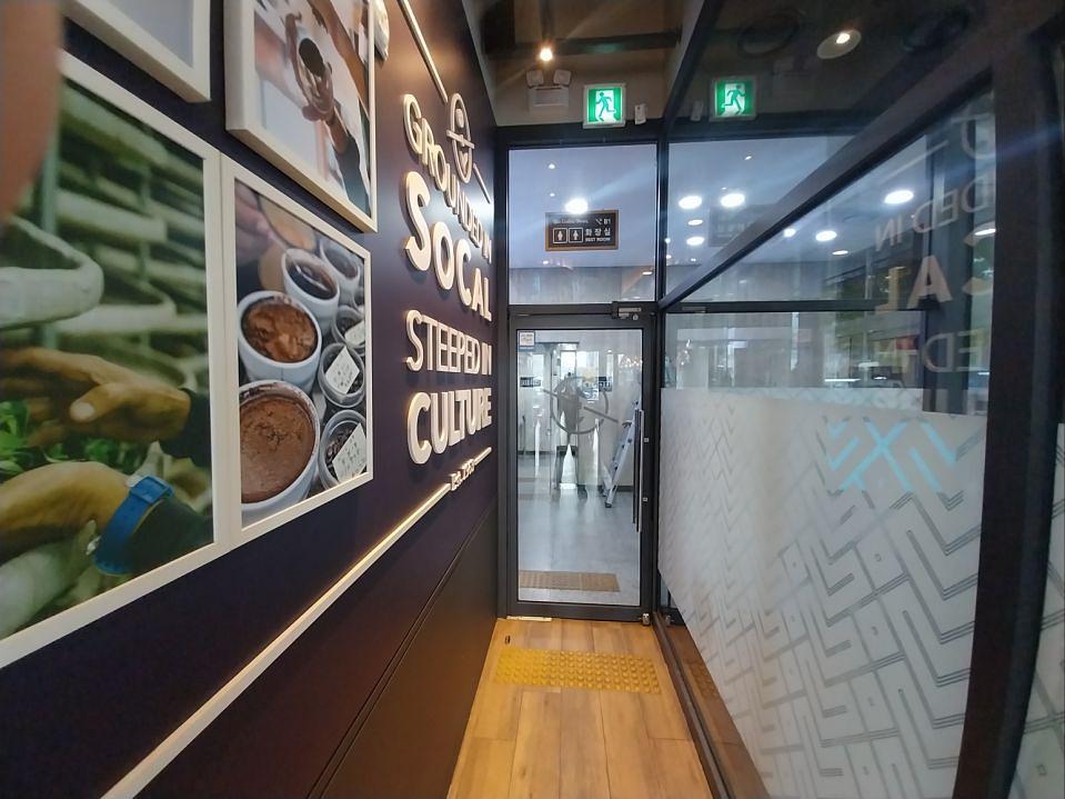 11/28 커피빈 부산남포역점 제작 및 시공