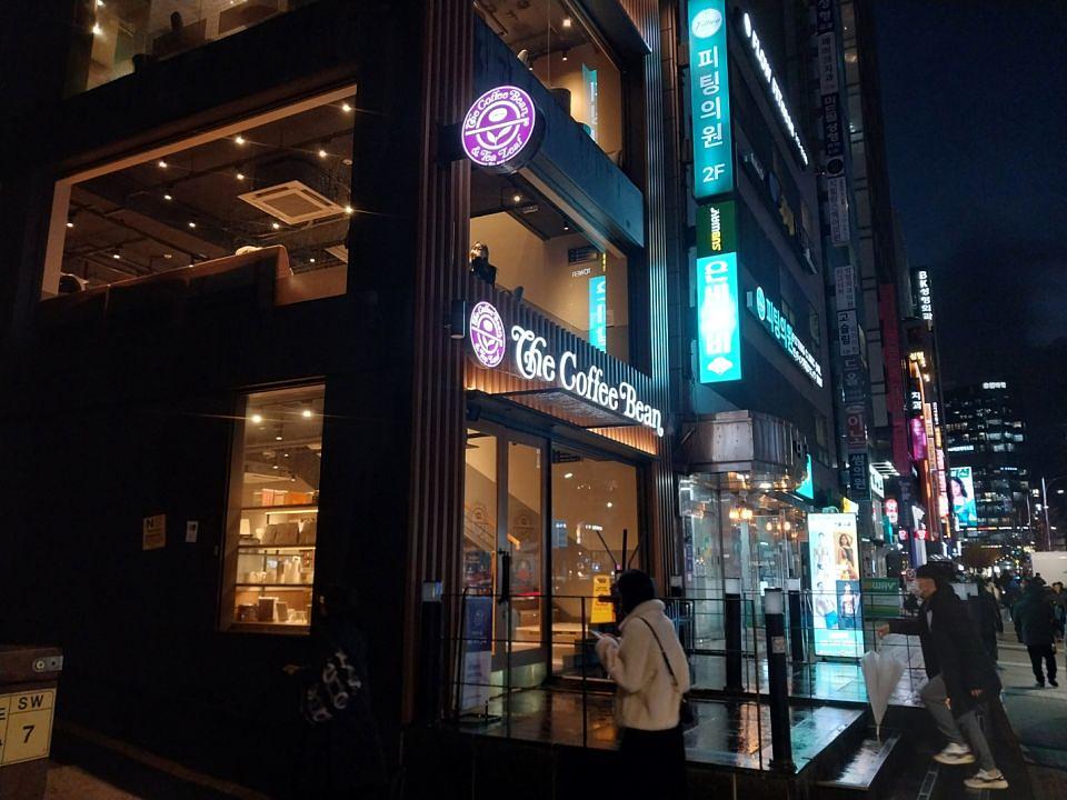 12/5 커피빈 신사점 사인물 제작 및 시공