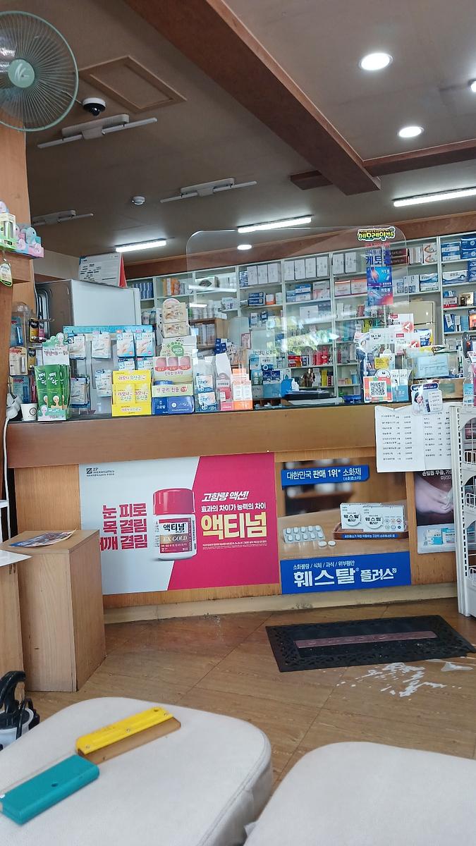 포시즌미디어 약국랩핑 제작 및 시공