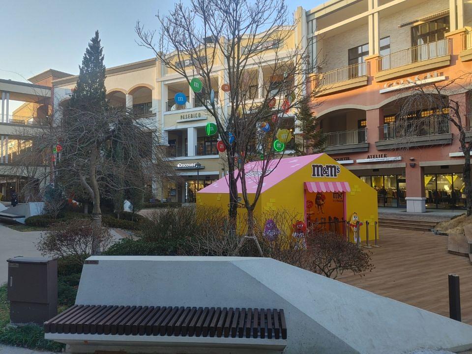 1/24 파주 신세계 아울렛 M&M 팝업스토어 제작 및 시공