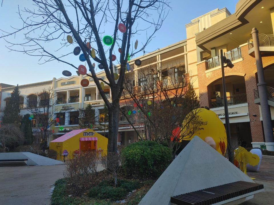 1/24 파주 신세계 아울렛 M&M 팝업스토어 제작 및 시공