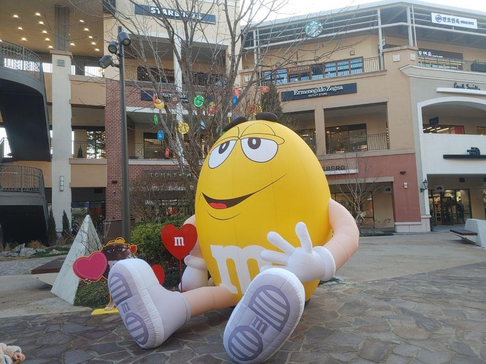 1/24 파주 신세계 아울렛 M&M 팝업스토어 제작 및 시공