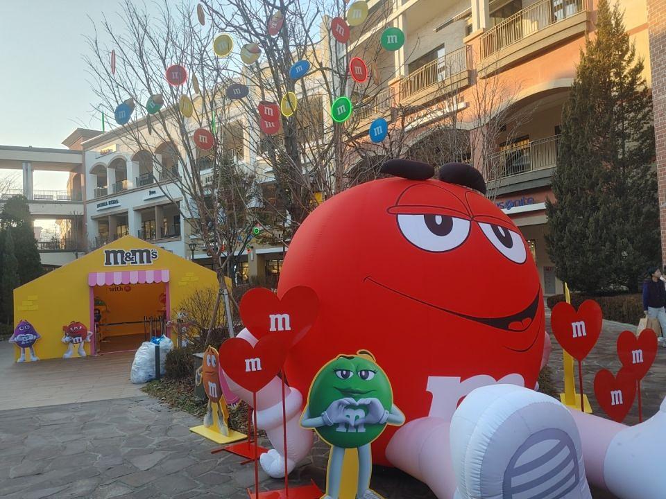 1/24 파주 신세계 아울렛 M&M 팝업스토어 제작 및 시공