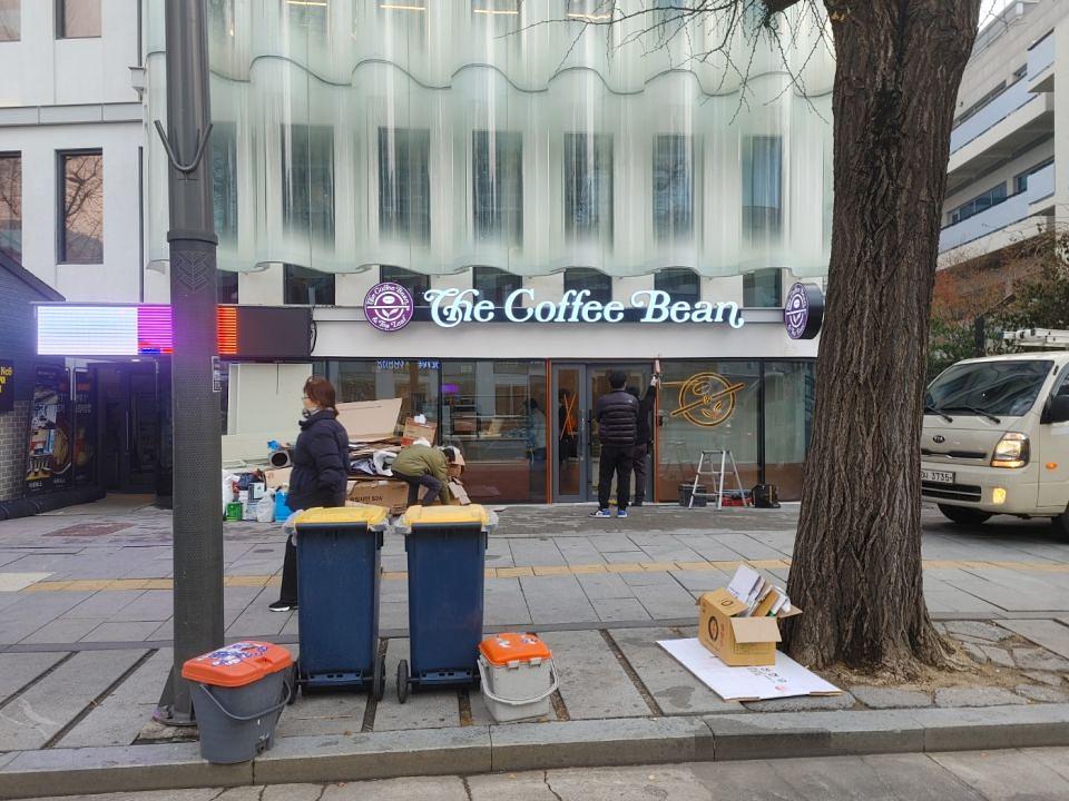 1/6 커피빈 통의점 제작 및 시공