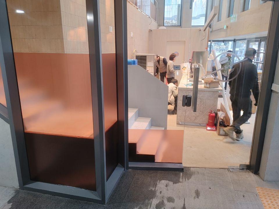 1/6 커피빈 통의점 제작 및 시공